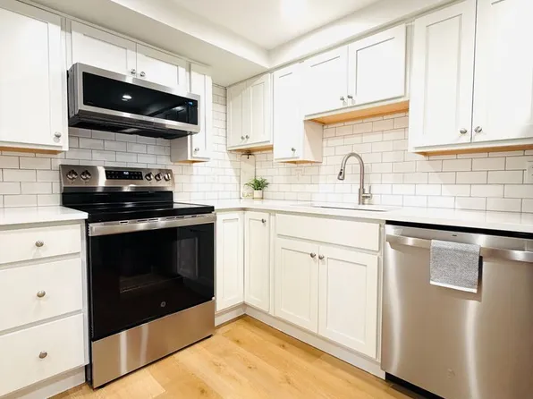 11 Dart St, Cranston, RI