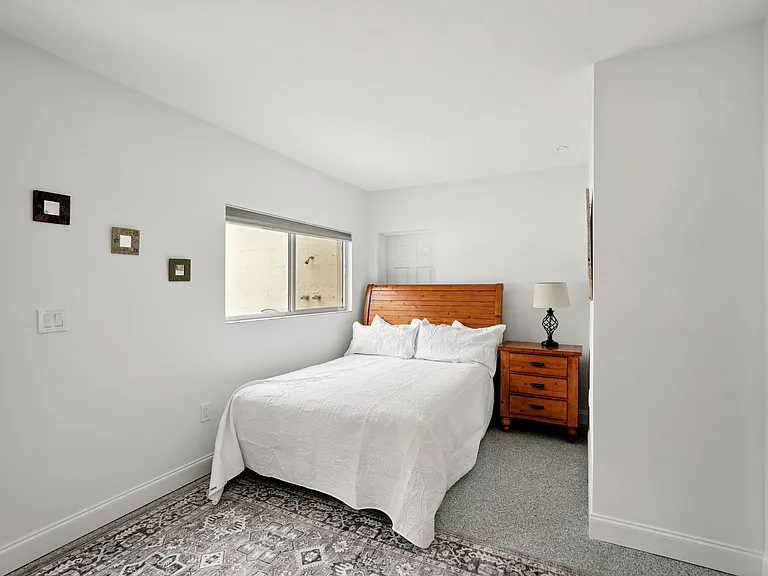 55 N Washington Dr — Photo 45