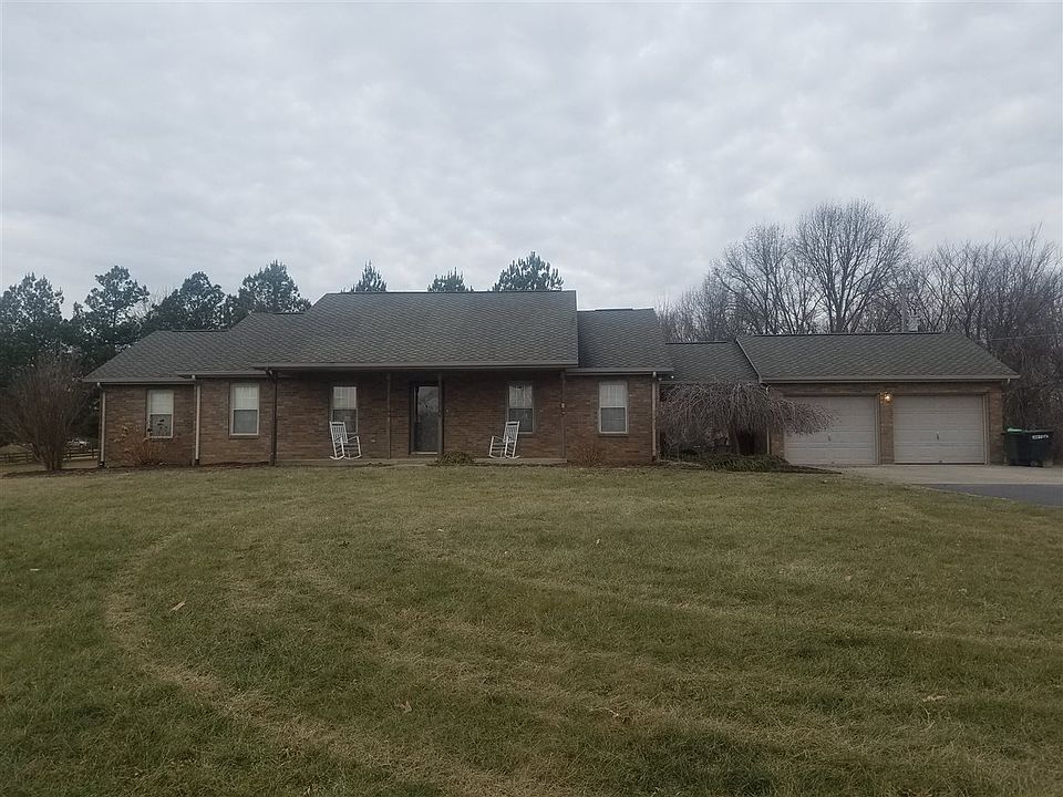 1st image of 215 Castle Ct
