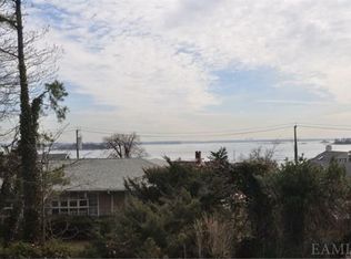 19 Hampton Oval, New Rochelle, NY 10805