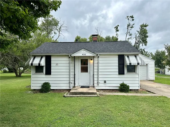 432 W 9th St, Neoga, IL 62447
