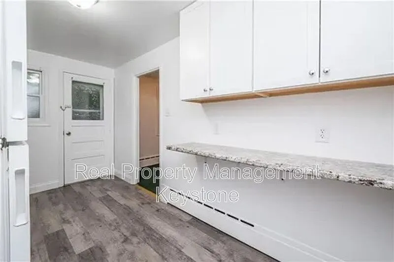 3 bed, 1.0 bath, 1530 sqft, $1,650 — Photo 2