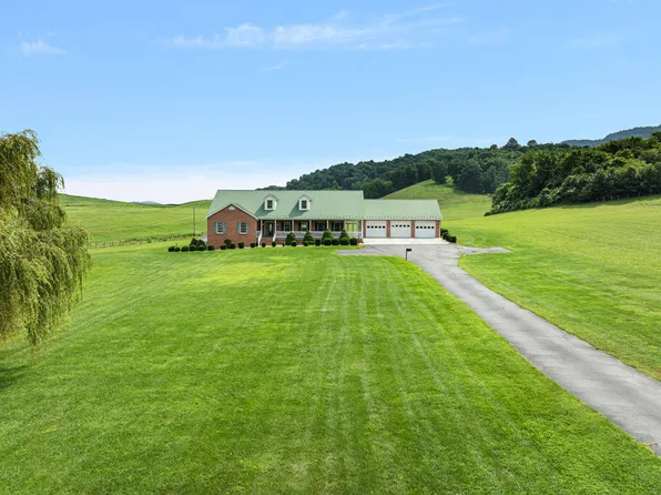 206 Valley Rd, Saltville, VA 24370