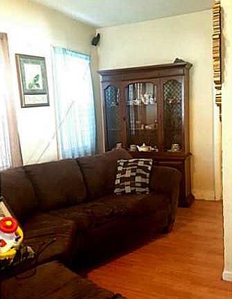 5th image of 215 Dora St