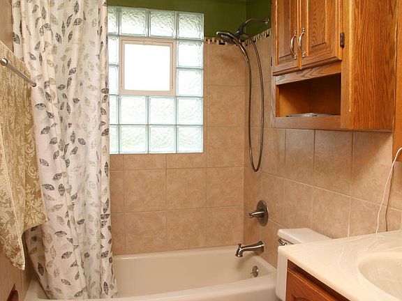 5th image of 624 N 109th St