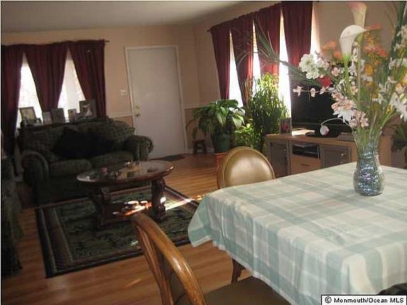 3rd image of 164 Guadeloupe Dr