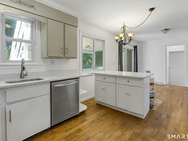 100 Loftus Cir — Photo 8