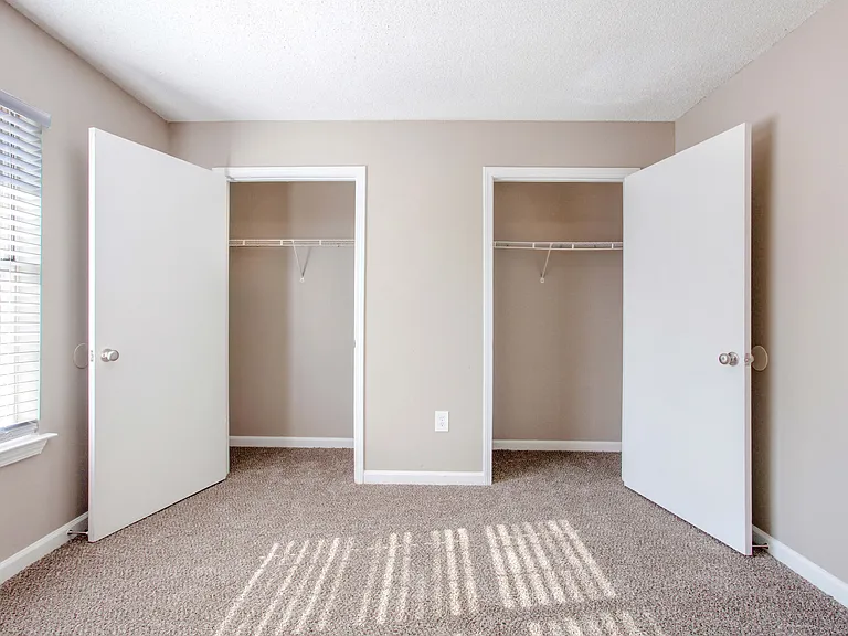 The Waverly Apartments — Photo 10