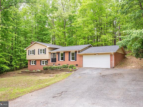 3rd image of 7 Peace Pipe Ln