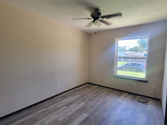 5th image of 102 NE English St