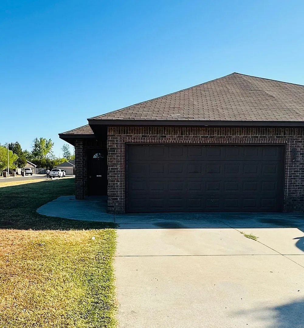3br 2ba duplex in Newcastle!! — Photo 1