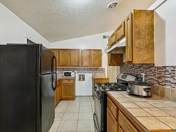 4th image of 2547 73rd Ave