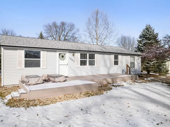 1203 Biblers Ave, Winona Lake, IN 46590