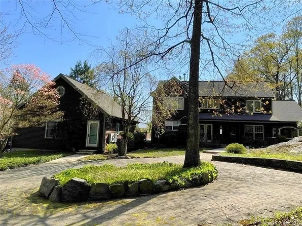 32 Valley Field Road South, Newtown, CT 06482