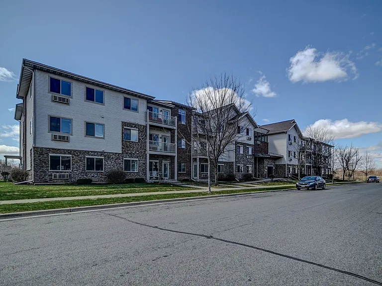 Fairhaven Court Apartments — Photo 3