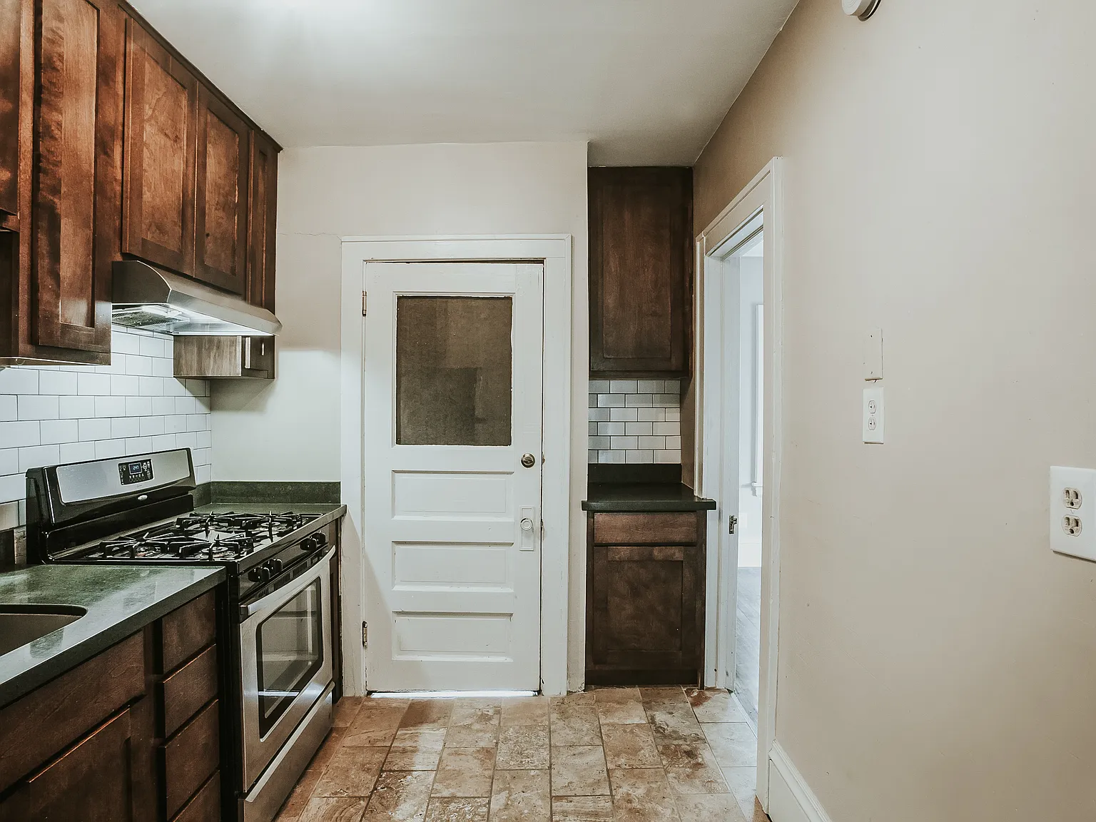 404 SE 8th Street — Photo 4