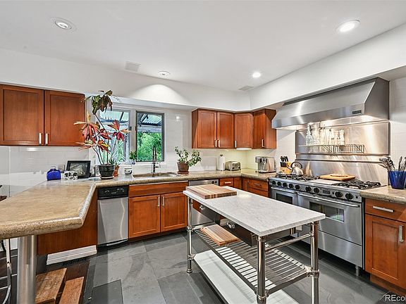 5th image of 3391 Oak Street