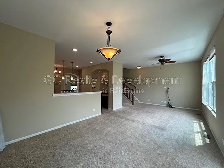 498 Grosvenor Ln — Photo 13