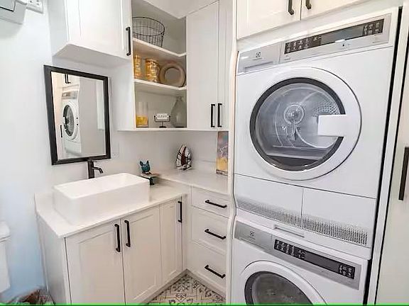 5th image of 931 W Las Olas Blvd