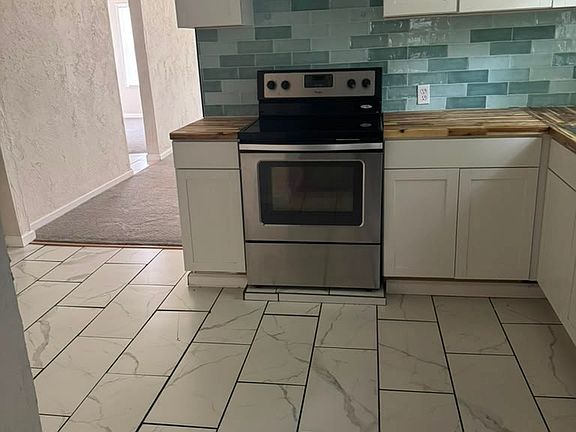 3rd image of 1132 E Main St
