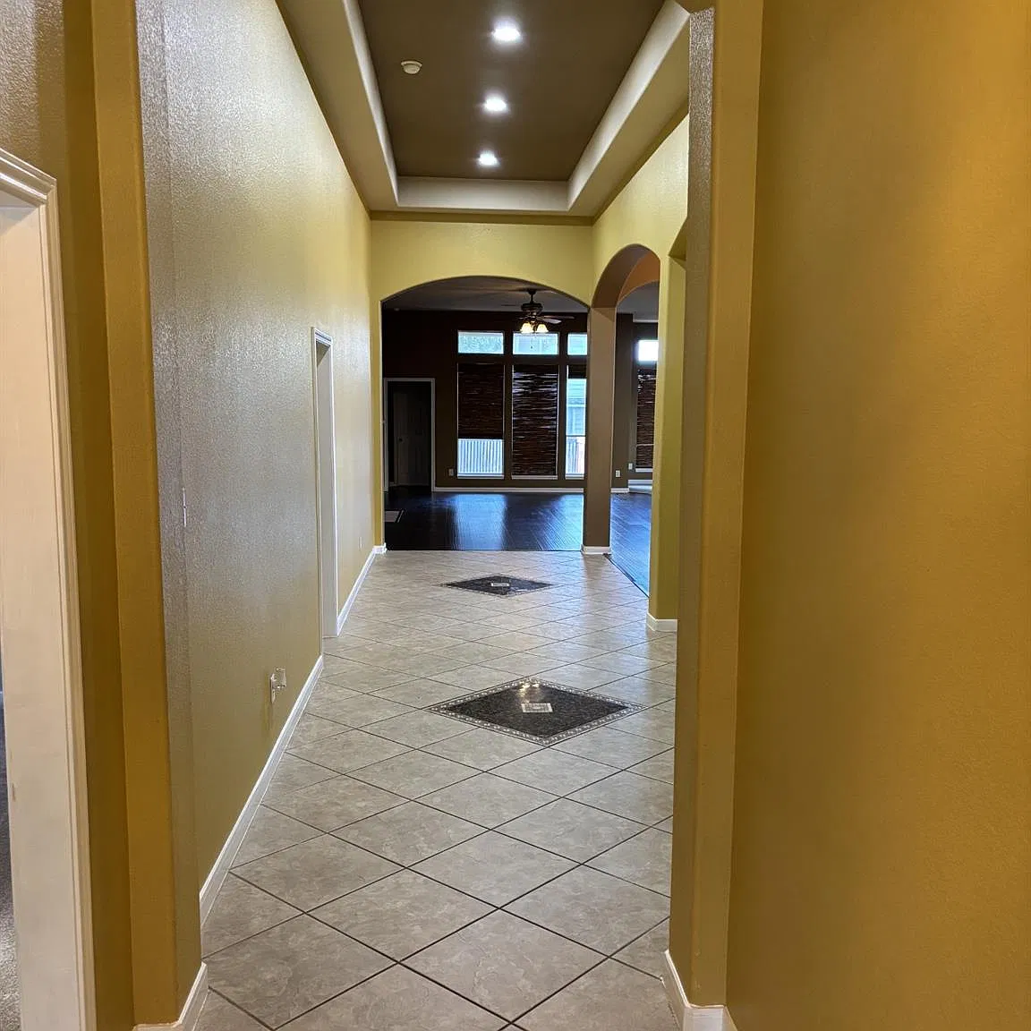 4 bed, 3.0 bath, 2770 sqft, $2,600 — Photo 4