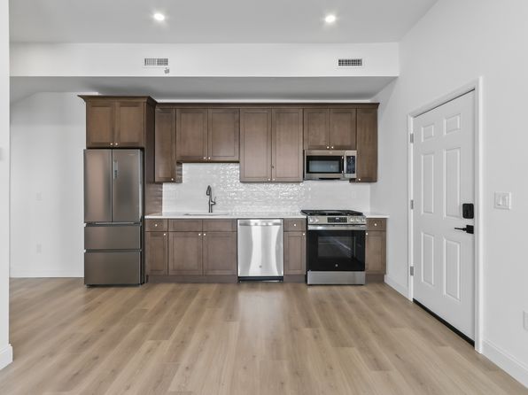261 Bradley St #1R