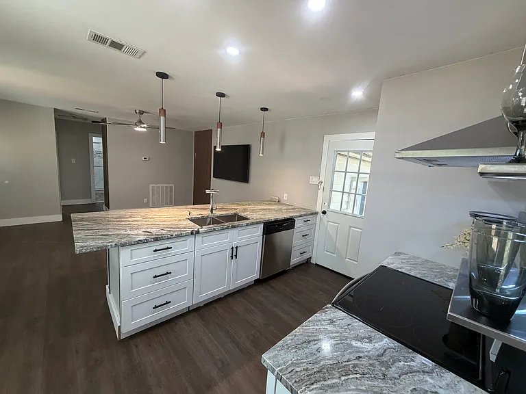 231 Elm St — Photo 10