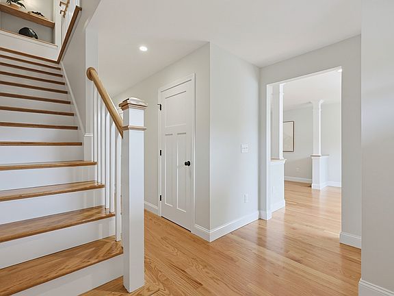 4th image of 21 Dwinell Rd #A