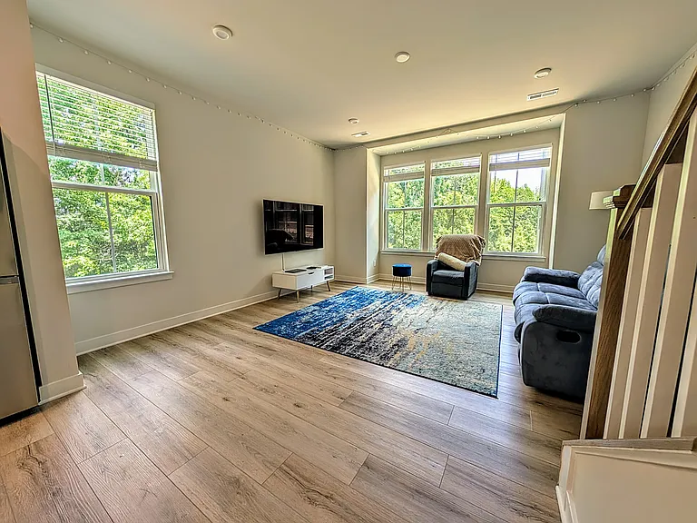 460 Spearfield Ln — Photo 1