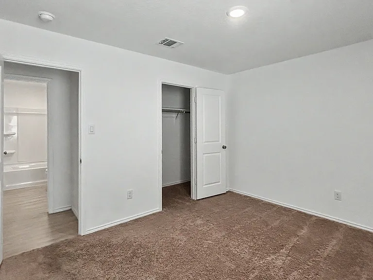 9211 Saint Jerome — Photo 17