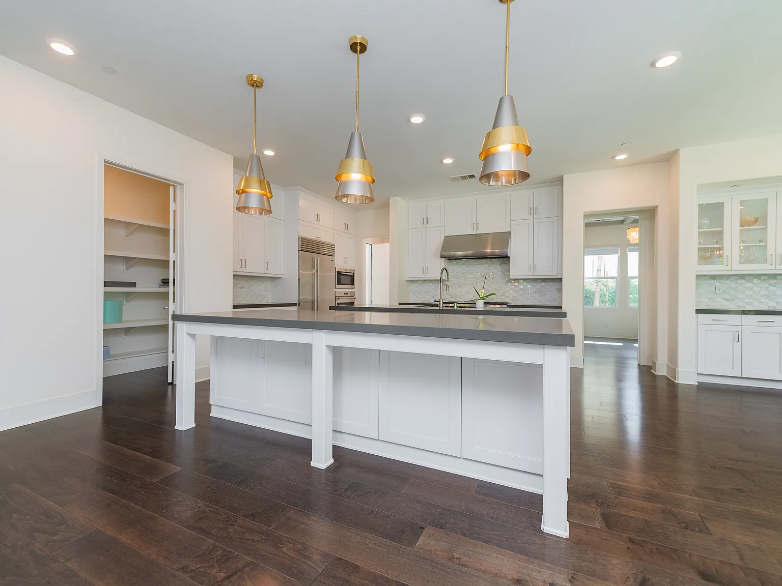 4 bed, 4357 sqft, $9,000 — Photo 4