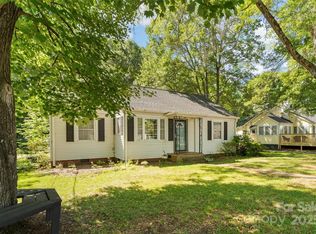 1072 5th St NE, Hickory, NC 28601