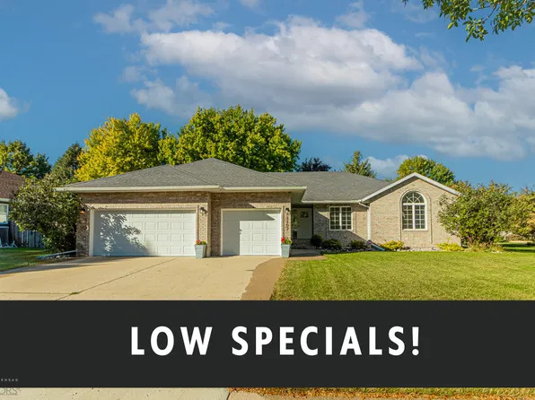 3307 River Dr S, Fargo, ND 58104