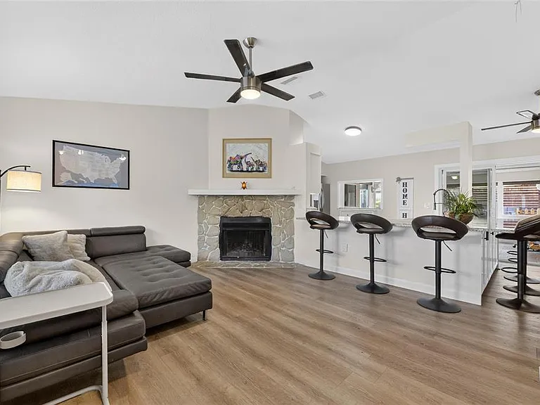 614 Stillview Cir — Photo 8