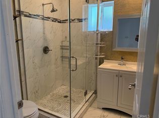 20324 Oxnard St, Woodland Hills, CA 91367