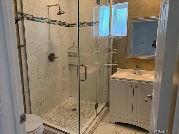 20324 Oxnard St, Woodland Hills, CA 91367