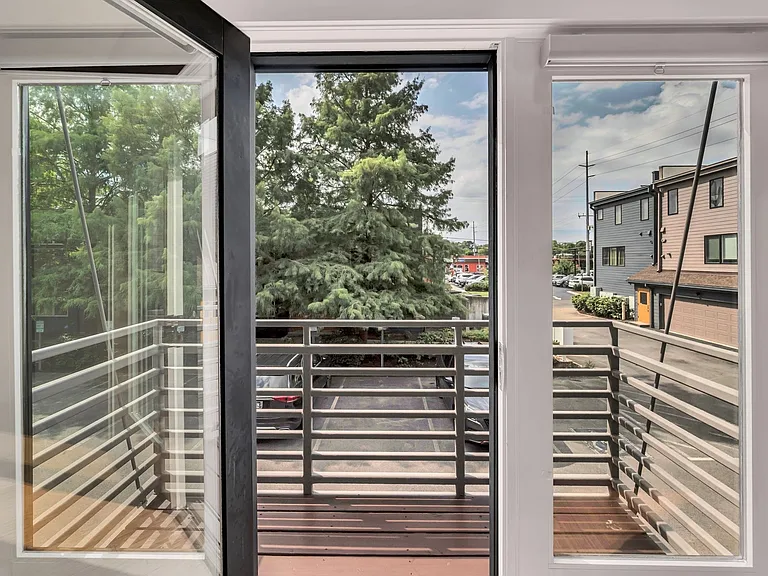 1100 Russell St #102-1 — Photo 17