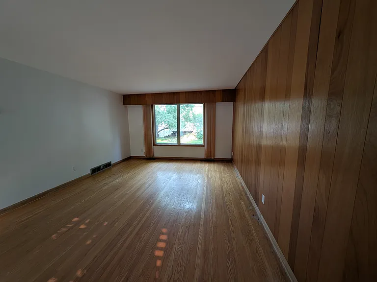 447 Raquette St — Photo 6
