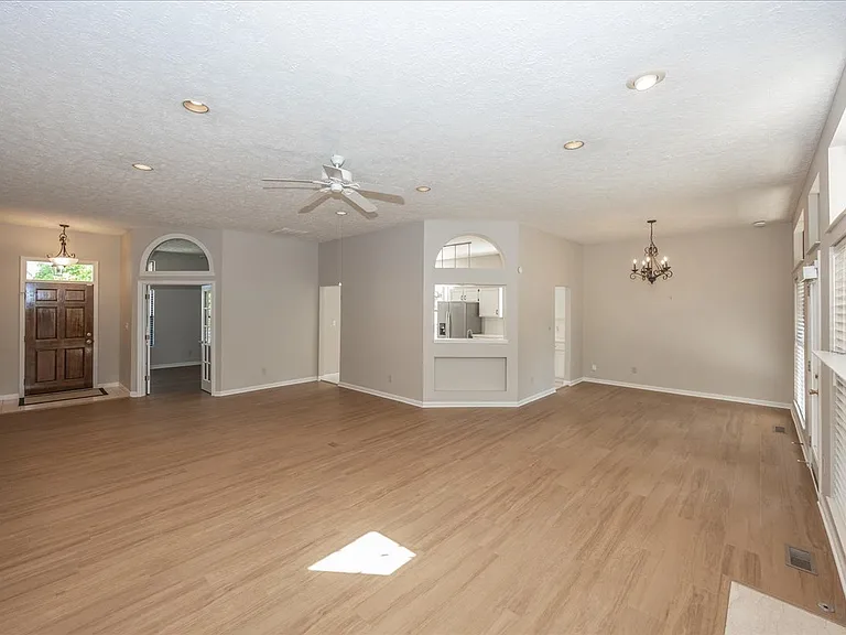 11179 Avery Row — Photo 9