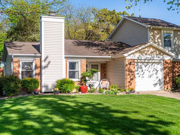 221 Pebble Creek Dr, Bloomingdale, IL 60108