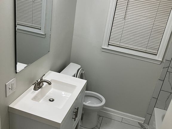 3rd image of 1509 Acacia Dr