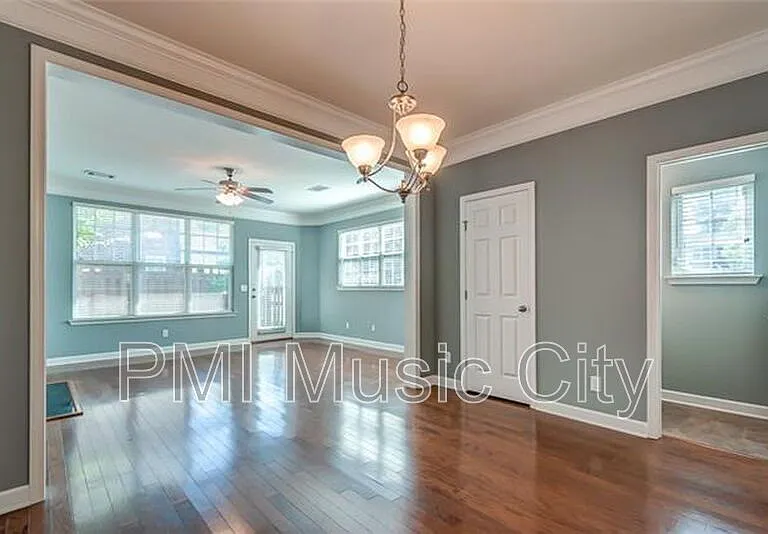 2324 Knowles Ave — Photo 6