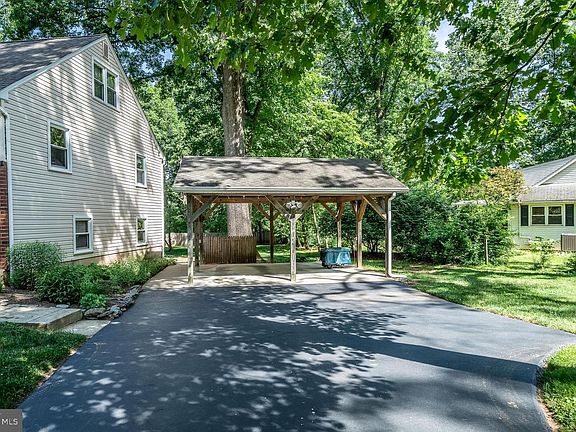 4th image of 1312 Mary Jane Ln