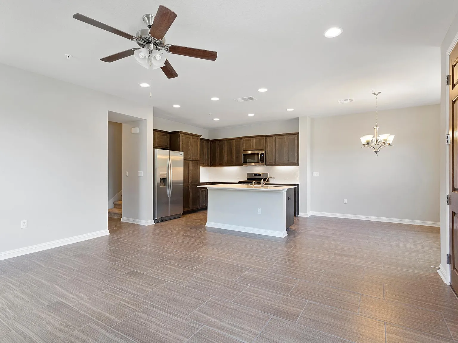 4 bed, 1912 sqft, $2,427 — Photo 3