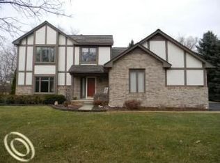 3398 Luanne Dr, Commerce Township, MI