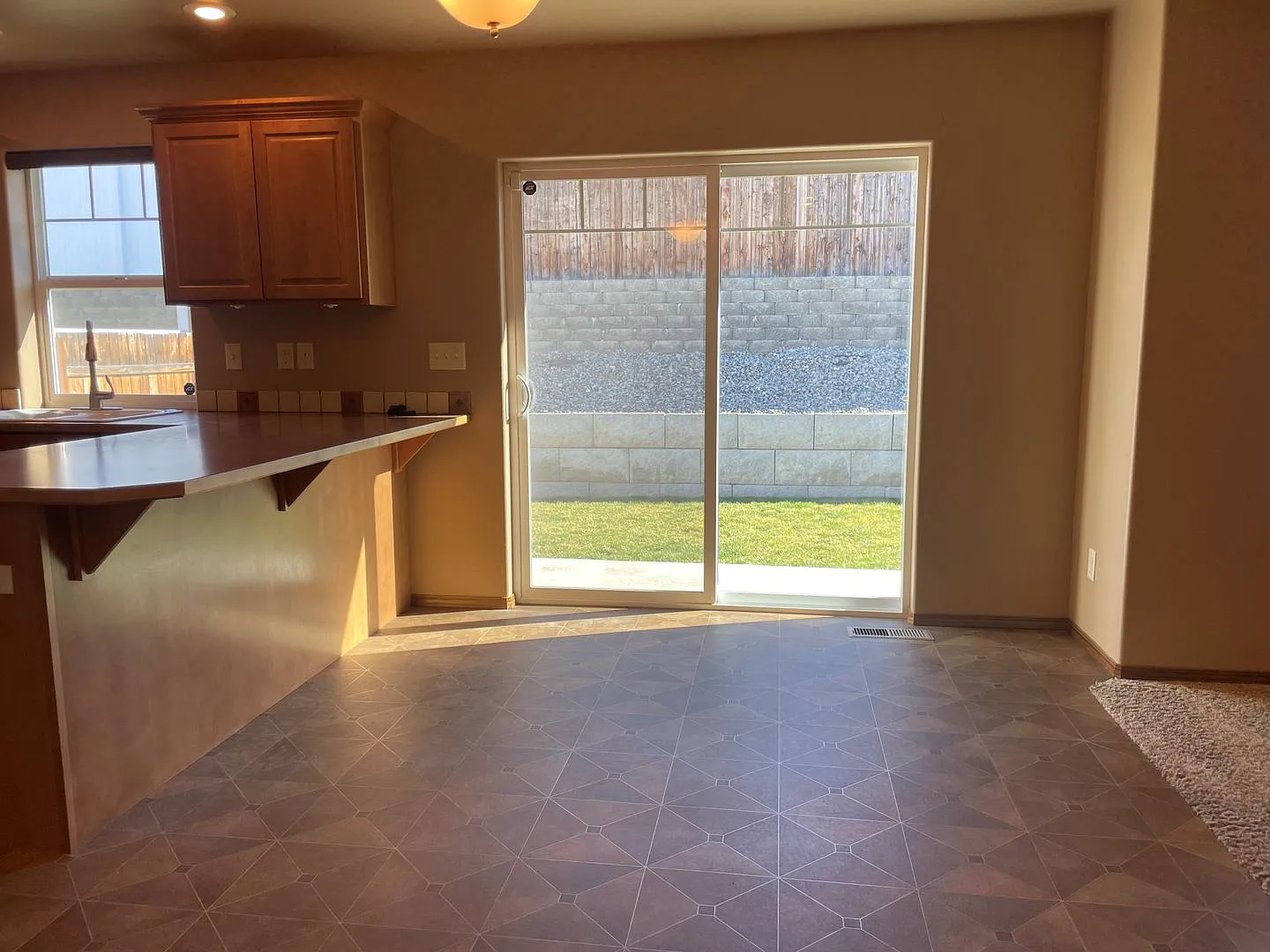 Beautiful Home available Now — Photo 3