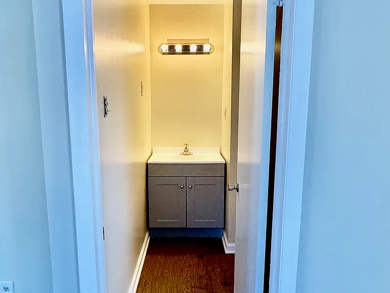 MASTER FULL BATHROOM 2