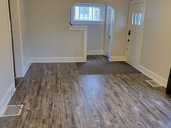 2nd image of 290 Vennum Ave