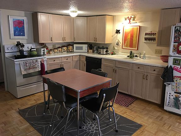 Kitchen / Dining area