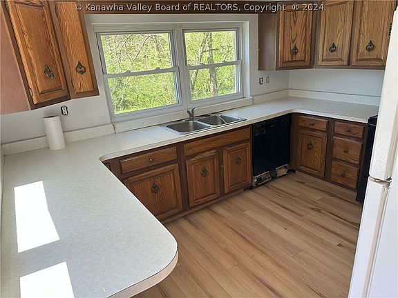 3rd image of 1931 Lakeland Dr